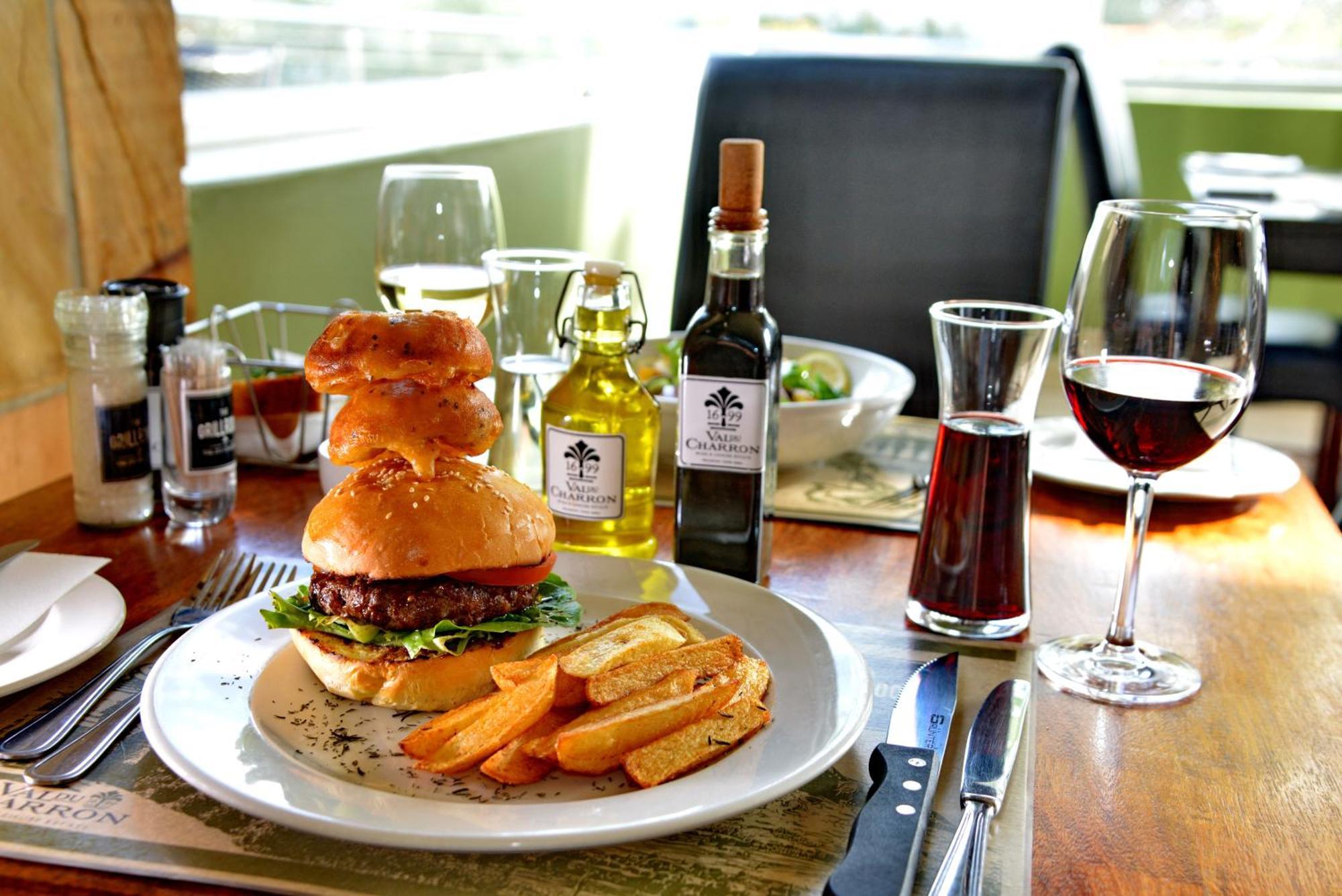 The Coach House At Val Du Charron Hotel Wellington Luaran gambar