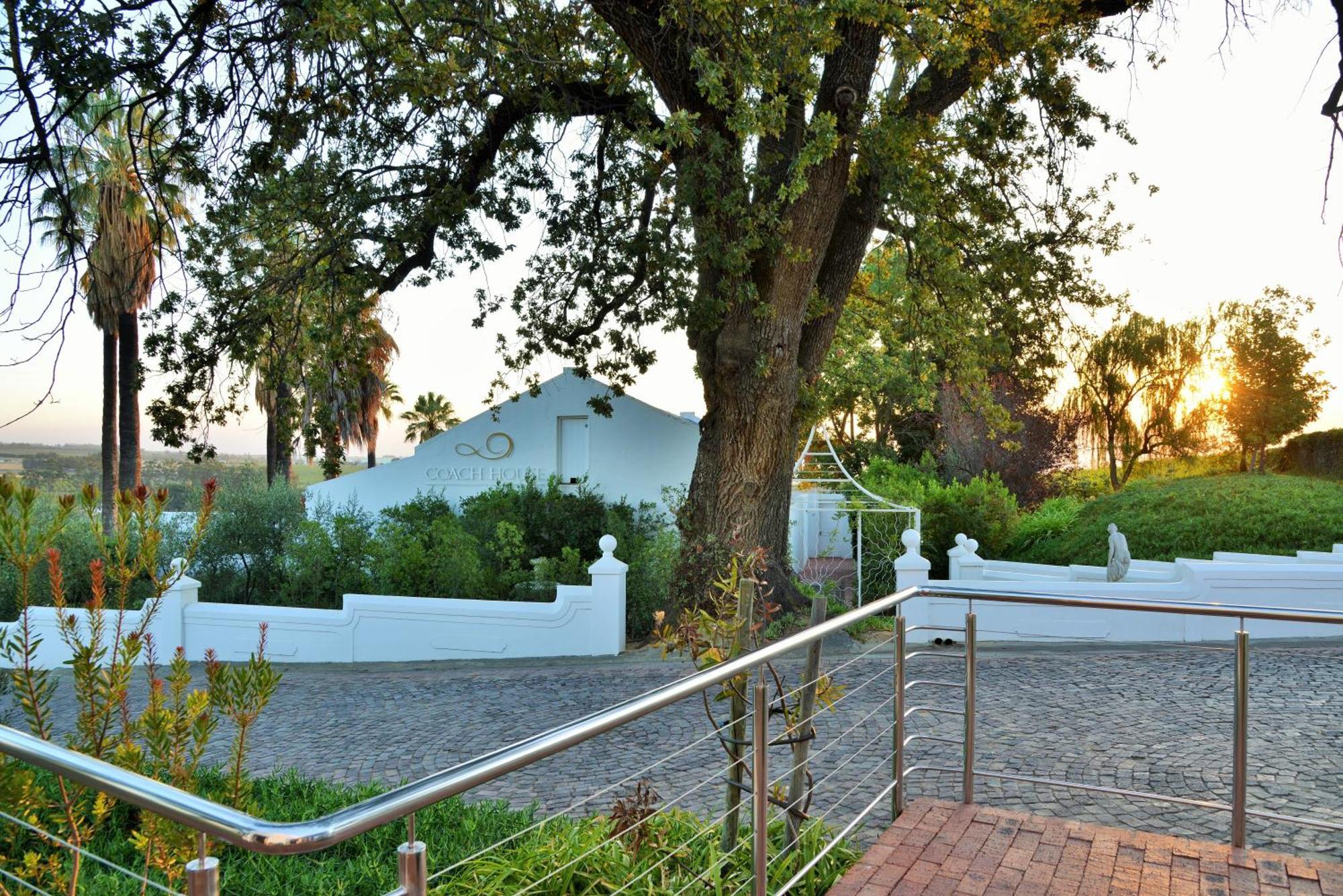 The Coach House At Val Du Charron Hotel Wellington Luaran gambar