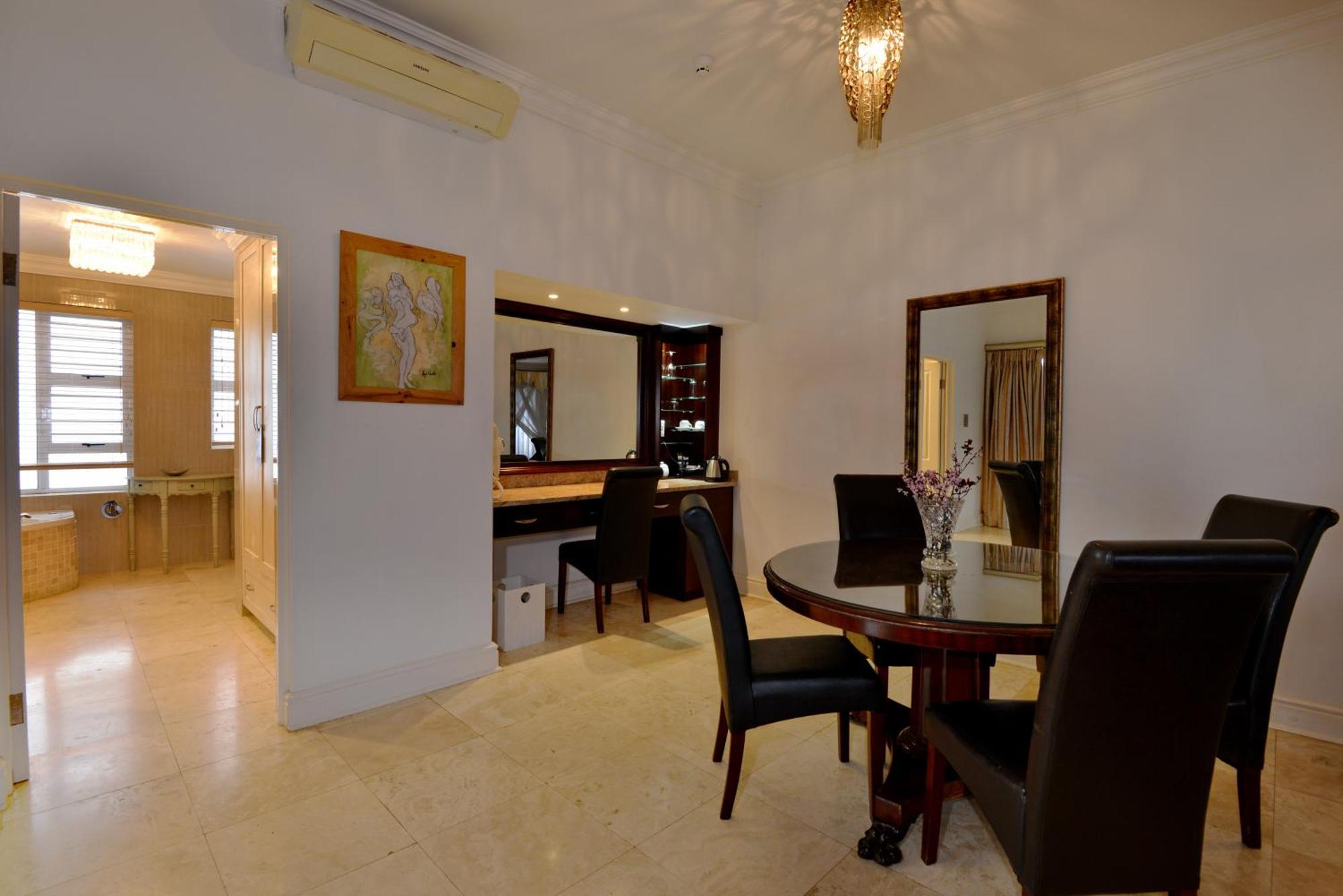 The Coach House At Val Du Charron Hotel Wellington Luaran gambar