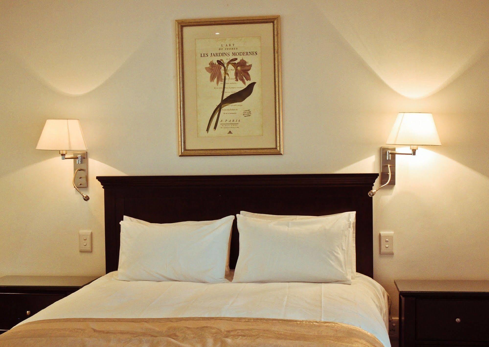 The Coach House At Val Du Charron Hotel Wellington Luaran gambar