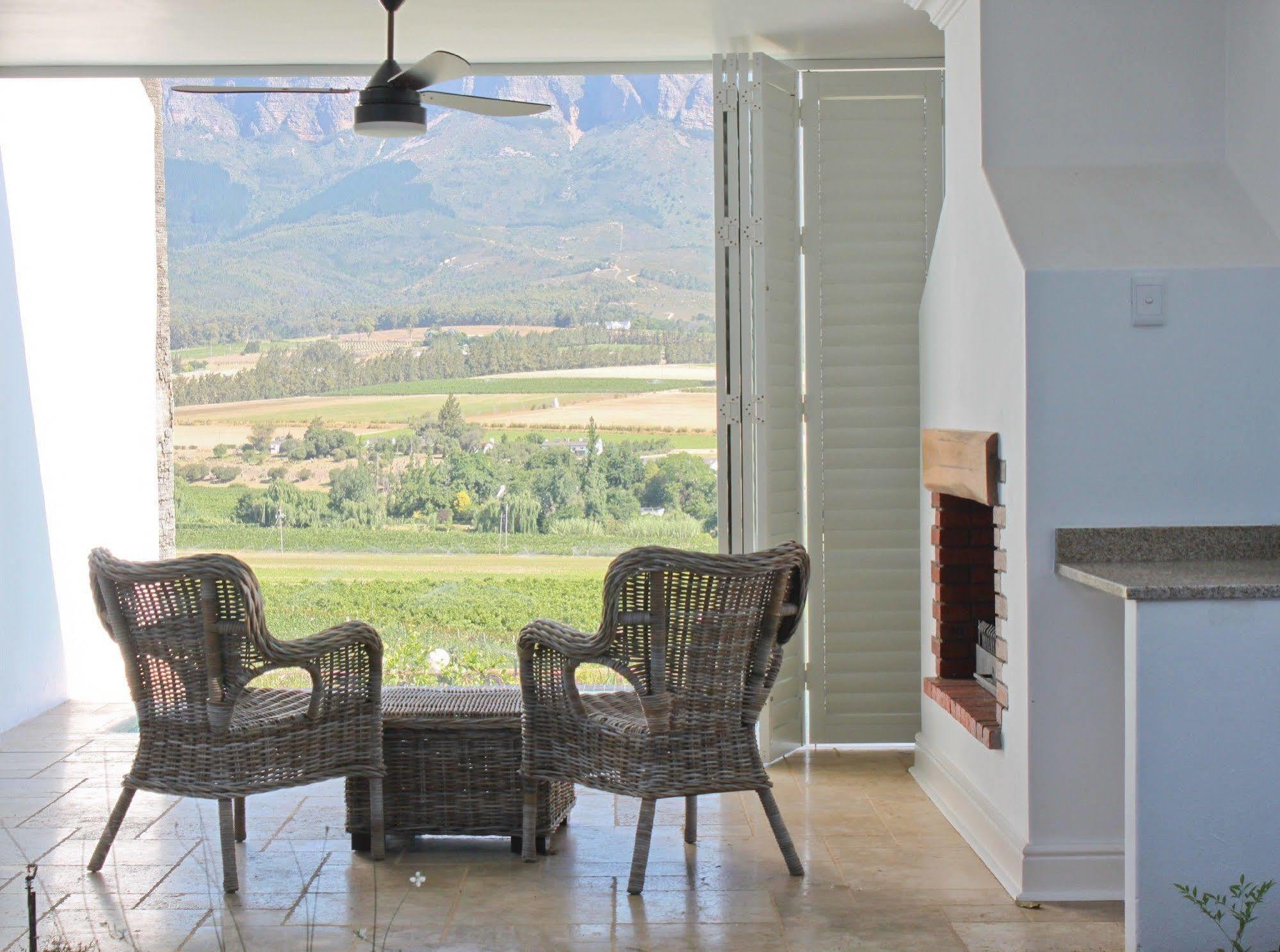 The Coach House At Val Du Charron Hotel Wellington Luaran gambar